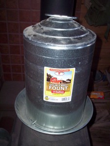 Farmer chic! Ain't I cool? Since I'm going to be getting more Rhode Island Reds in Spring, I saved my pennies and bought the Ladies a proper waterer at last.