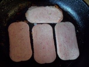 Spammo Classico begins with four slices of the finest Spam. Slice three thin and one thickish.