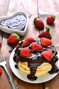chocolate-covered-strawberry-pancakes-2b